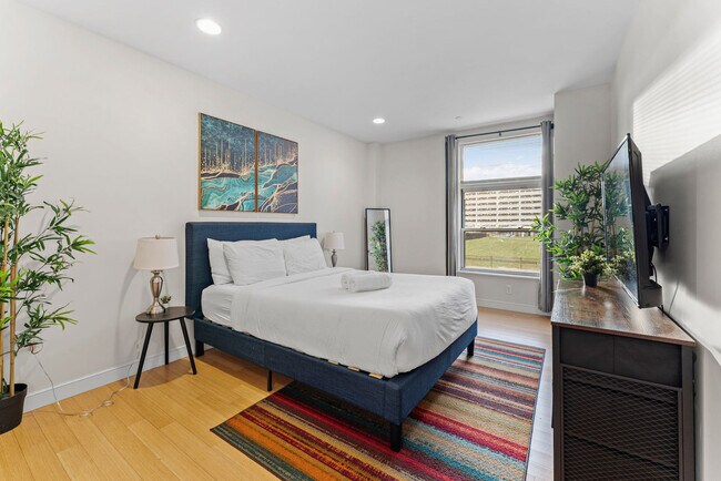 Building Photo - 601 Albany St