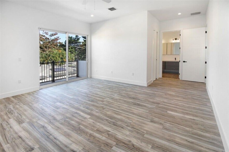 Building Photo - 2004 SW 15th Ave