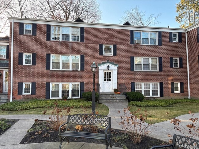Building Photo - 291 Manville Rd