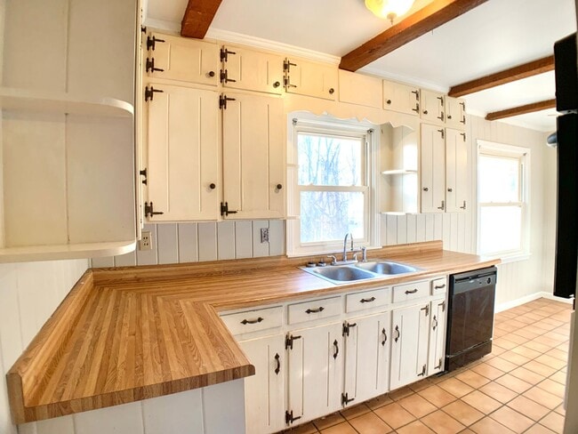 Building Photo - 30 Bunker Hill Rd