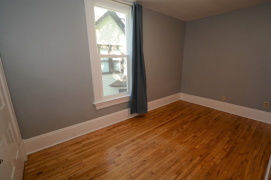 Bedroom 2 - 1100 15th Ave SE