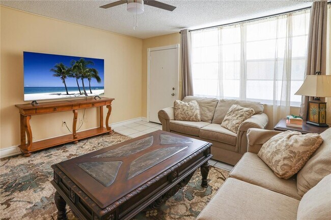 Building Photo - 7645 Sun Island Dr S