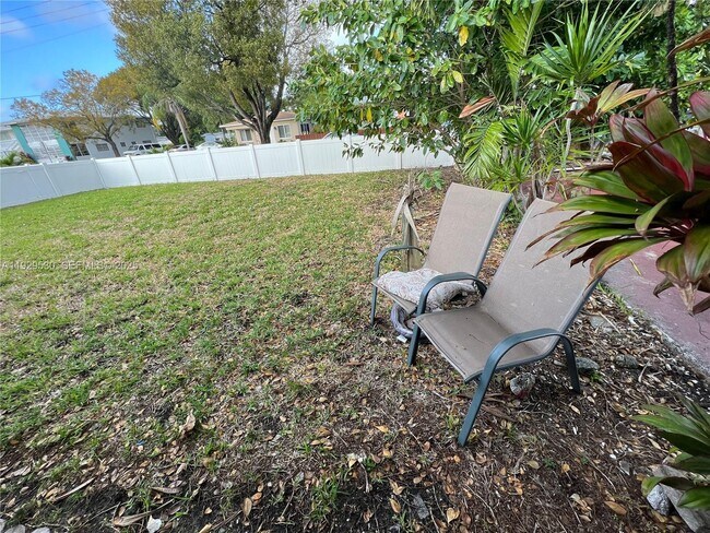 Building Photo - 1859 Wiley St