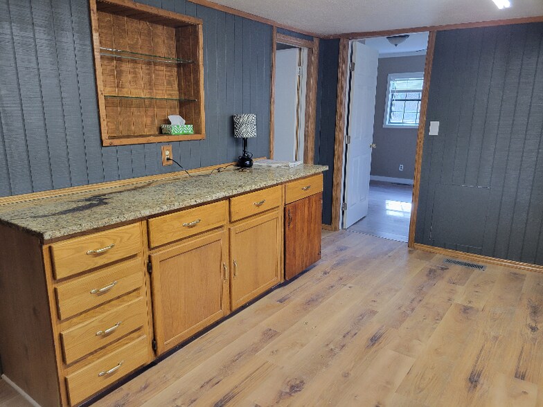 Building Photo - 895 W Schmitt Rd