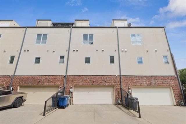 Building Photo - 3003 State St