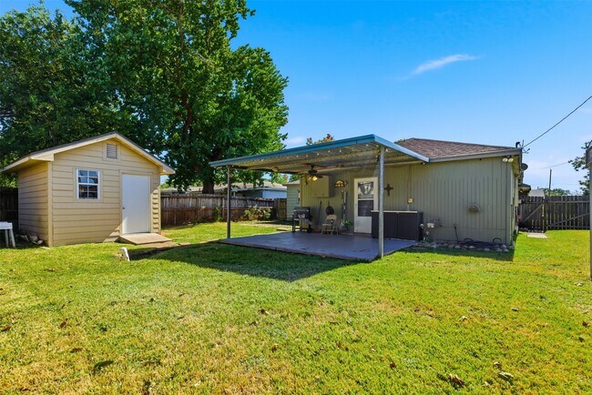 Building Photo - 1203 Valerie Ave