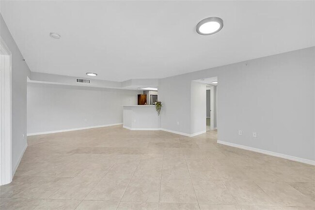 Building Photo - 5005 Wiles Rd