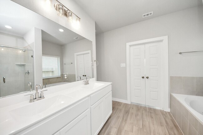 Building Photo - 21650 Wave Holw Dr