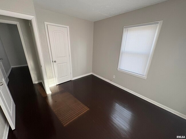 Building Photo - 2324 W Gilbert Ave