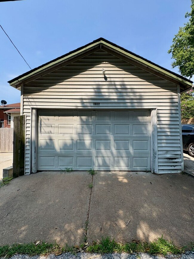 Building Photo - 1912 McCausland Ave