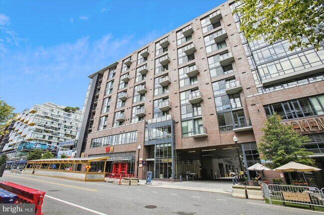Building Photo - 70 N St SE