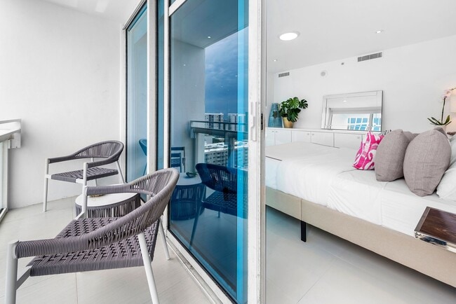 Building Photo - 6801 Collins Ave