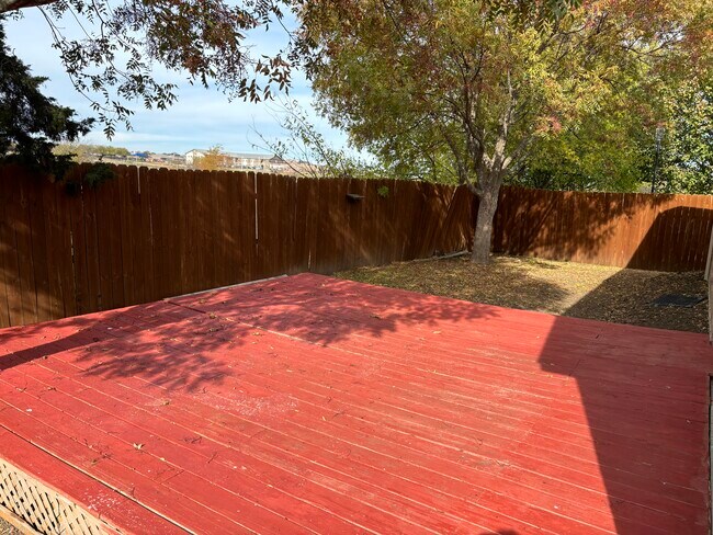 Building Photo - 3003 Lake Ridge Dr