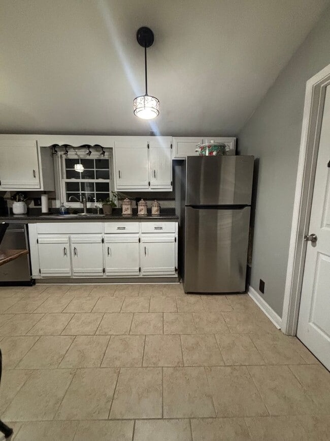 Building Photo - Cute Country Charmer – Bristol, VA  2 Bed ...