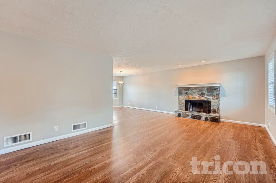 Building Photo - 438 Russell Rd