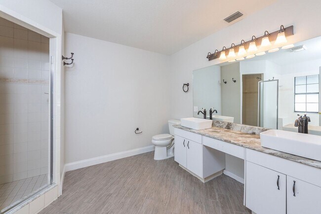 Building Photo - Charming Bungalow in Prime South Tampa – Plant High School District!