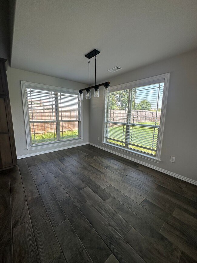 Building Photo - 1505 Northridge Dr E