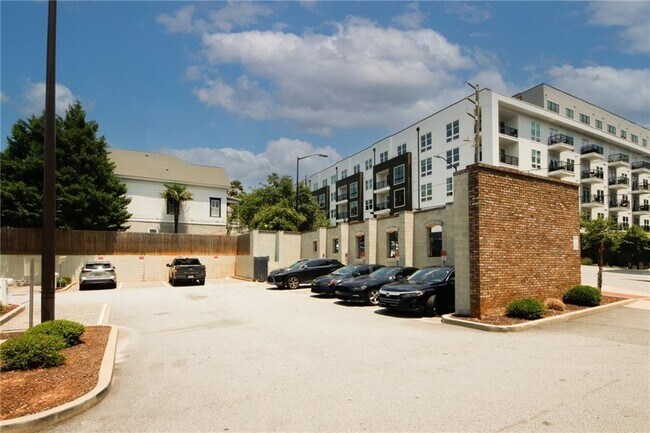 Building Photo - 764 Memorial Dr SE