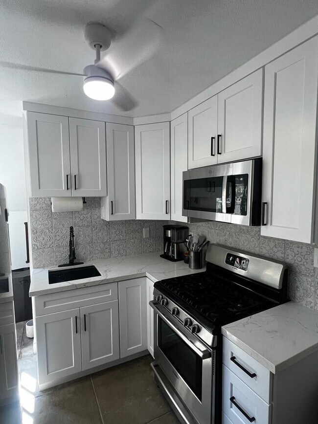 Building Photo - 4475 Houghton Ave