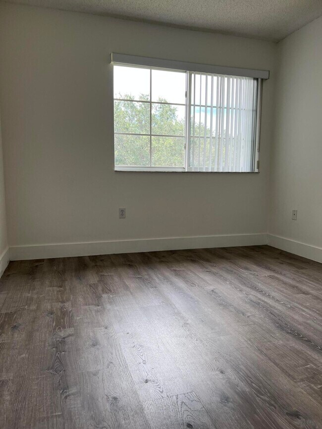 Building Photo - 7832 Sonoma Springs Cir