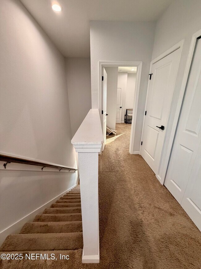 Building Photo - 293 Pine Bluff Dr