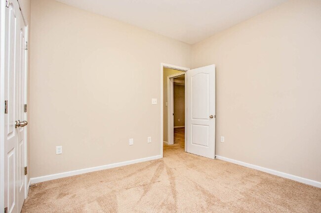 Building Photo - 3 Bedroom 2 Bathroom Nest in Raeford