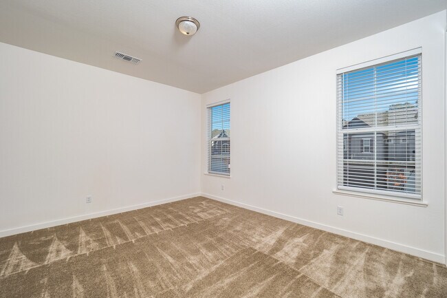 Building Photo - 9037 Summit Ln