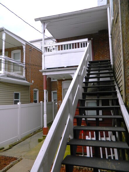 Building Photo - 322 N Franklin St