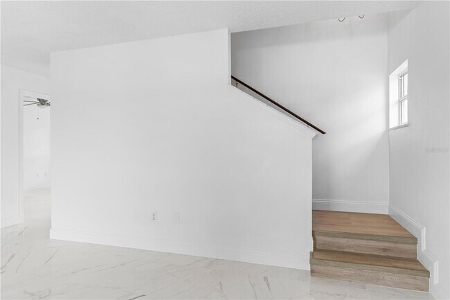 Building Photo - 421 Rollins Dr