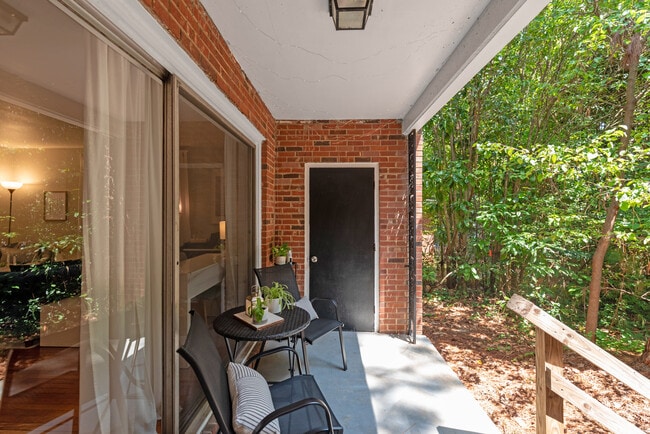 Building Photo - 930 Norland Rd