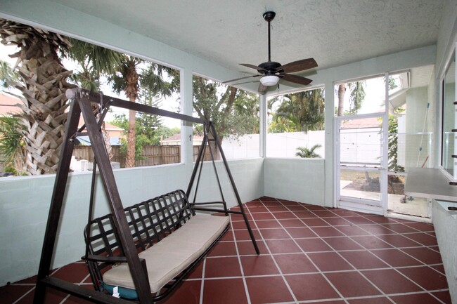 Building Photo - 2073 SW Capeador St