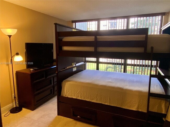 Building Photo - 17011 N Bay Rd