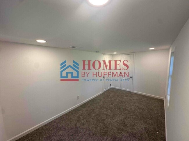 Building Photo - Two Bedroom House | Completely Updated | Move In Special