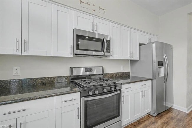 Building Photo - 601 Huntly Dr