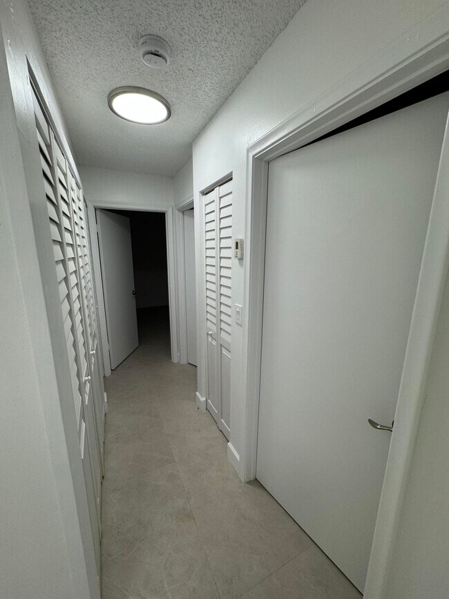 Building Photo - 1148 Summit Trail Cir