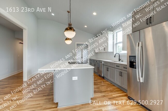 Building Photo - 1613 23rd Ave N