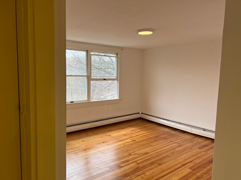 Building Photo - 31 Pleasant St