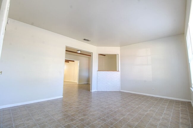 Building Photo - ********Move In Special- 1 Month Free off 1st FULL MONTH********