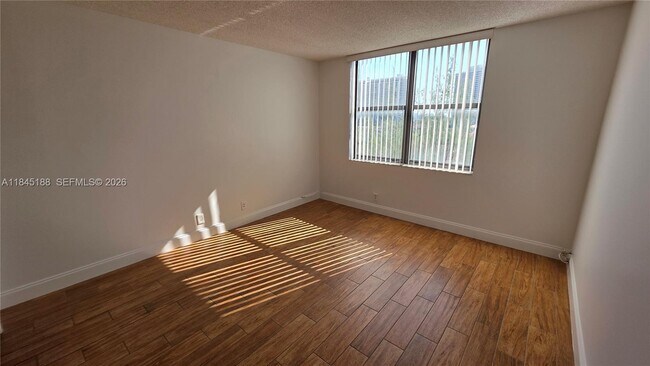 Building Photo - 18151 NE 31st Ct