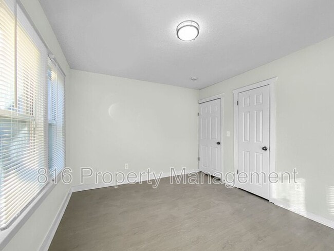 Building Photo - 2231 E 68th St