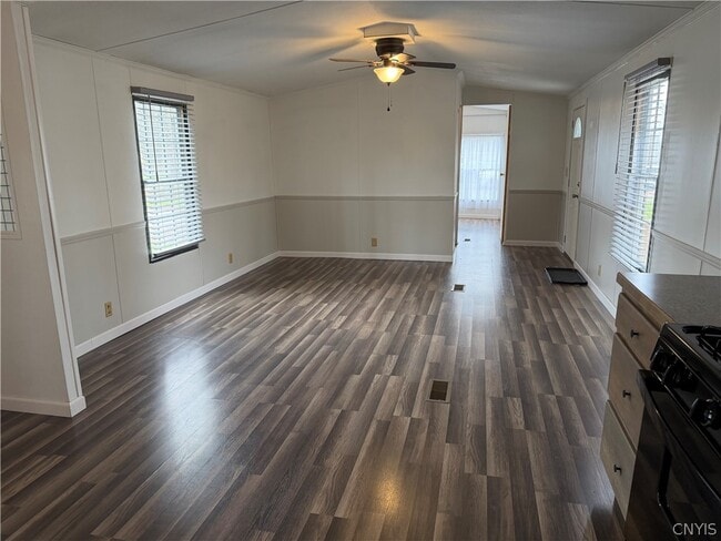 Building Photo - 15 Oswego St