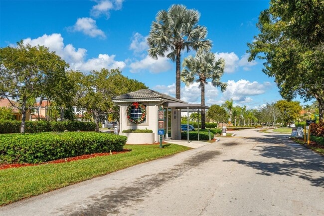 Building Photo - 1924 SE 17th Ct