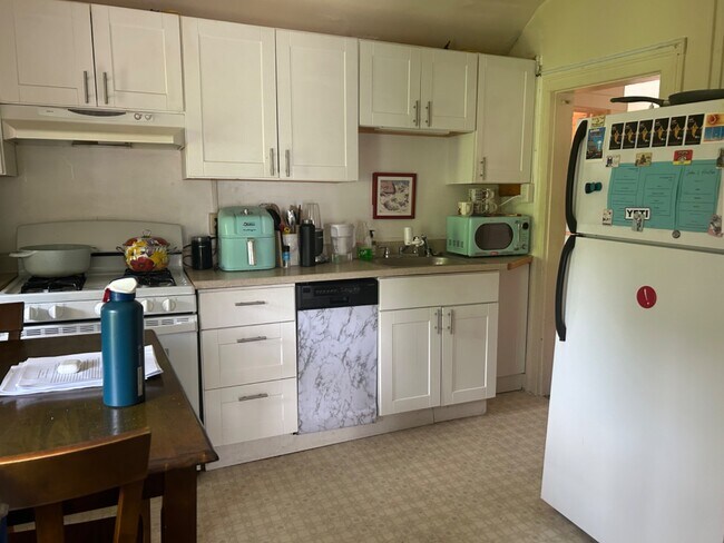 Building Photo - 410 Cascadilla St