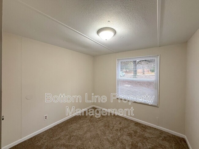 Building Photo - 2400 Hart Rd