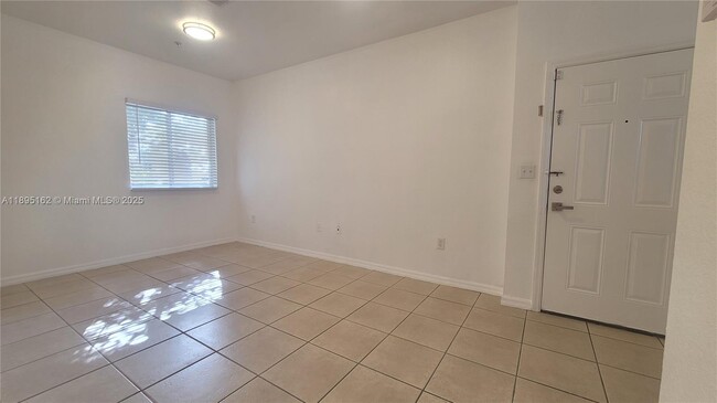 Building Photo - 33 E 20th St
