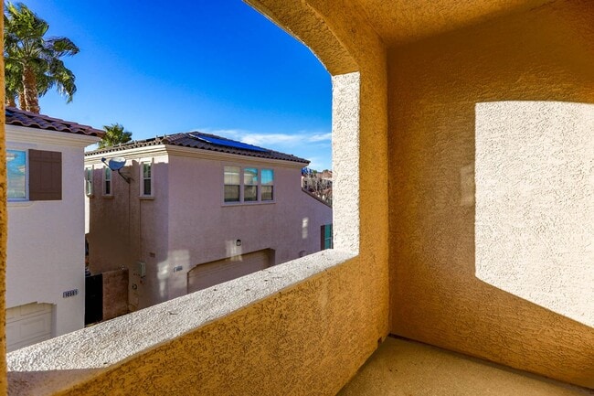 Building Photo - Beautiful 3 Bed South Summerlin Home With 1st Floor Bed and Bath