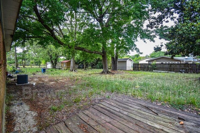 Building Photo - 817 Bronco Rd