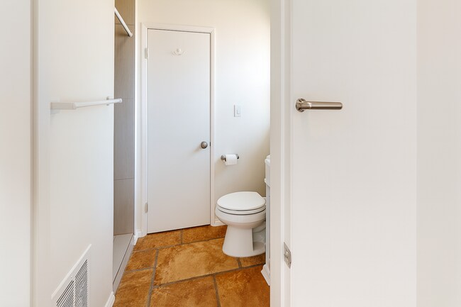 Building Photo - 5001 Rockford Dr