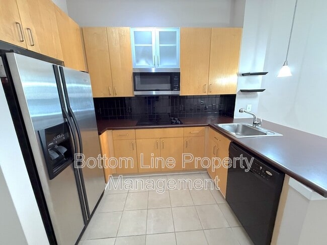 Building Photo - 2125 Southend Dr