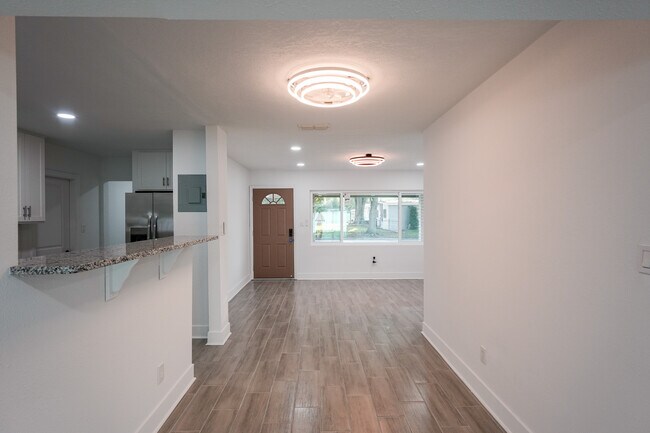 Building Photo - 2009 S Osceola Ave
